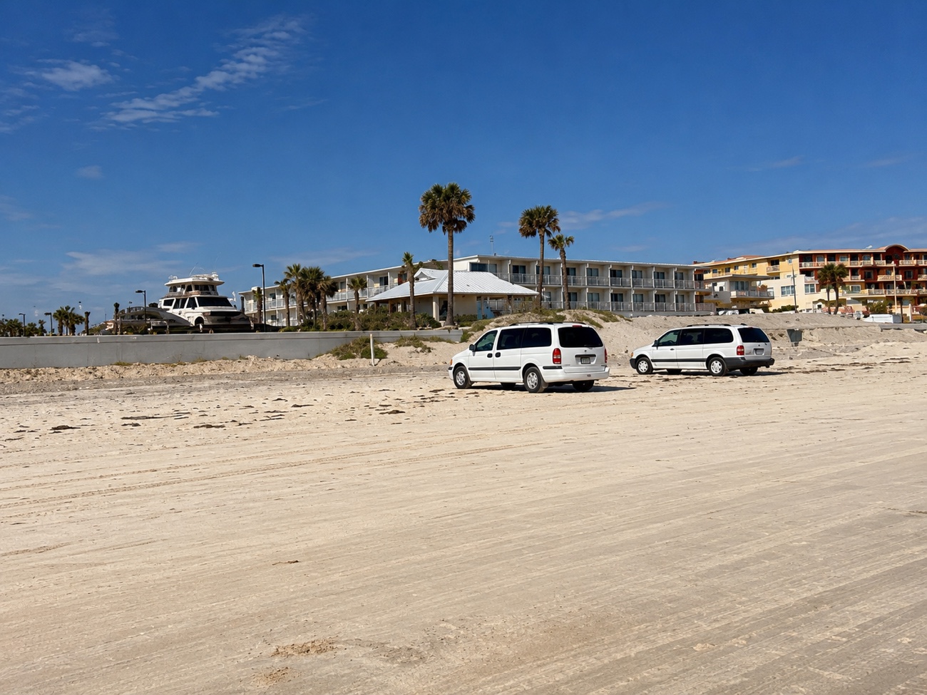 Damals 1999: Autos parken direkt auf dem festen Sand von Daytona Beach